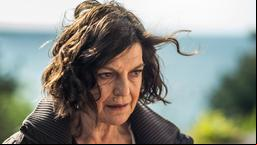 Die Tage ihrer großen Leinwanderfolge sind schon länger vorbei, aber noch immer umgibt die Schauspielerin Sophie Bandol (Angela Wagner) das Flair einer Diva. Ihre Karriere endete vor Jahren abrupt.