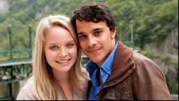 Fanny (Sonja Gerhardt) und Luca (Kostja Ullmann) brennen durch.
