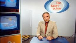 Am 4. Juni 1961 ist schließlich eine der beliebtesten Sportsendungen im deutschen TV erstmals zu sehen: die Sportschau, hier eine Aufnahme aus dem Jahr 1976 mit dem  Ernst Huberty.