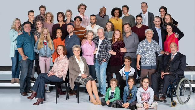Bild: WDR/Thomas Kost Das Ensemble der "Lindenstraße" 2019
