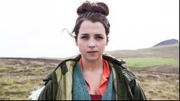 Cassie Perez (Erin Armstrong) ist die Stieftochter von Detective Inspector Jimmy Perez. Sie wünscht sich ein aufregendes Leben mit Shoppen, Burgern und mehr Abwechslung. Das Abgeschiedene der Shetlands macht ihr zu schaffen.