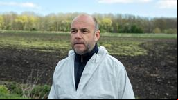 Henning (Christoph Tomanek) hofft, dass die ungewöhnliche Aktion gutgeht.