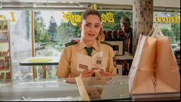 Yazid versucht es mit seiner Bucket-List auch bei Christina (Mitsou Jung, im Bild)