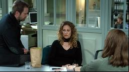 Brasch (Claudia Michelsen) und Köhler (Matthias Matschke) befragen Pauline (Alessija Lause) zum alten Fall.