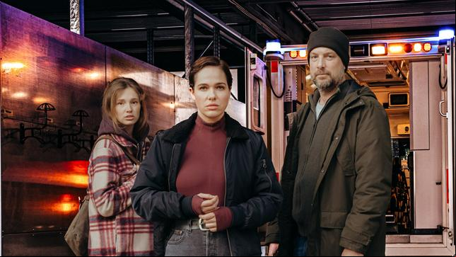 Bild: BR/Amalia Film und Dragonbird Films/Sabine Finger Eine verschwundene Patientin, ein toter Rettungssanitäter – Eyckhoff und Eden müssen klären, ob sie es mit den Hirngespinsten der liebeskranken Rettungssanitäterin Sarah Kant oder mit einer veritablen Verschwörung zu tun haben...