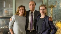 Bei einem gefährlichen Einsatz wird die Dresdner Kommissarin Karin Gorniak schwer verletzt. Der gesuchte Mörder kann entkommen und Karins neue Kollegin Leonie Winkler muss den Fall übernehmen. Tatort: "Das Nest" | 28.04.2019