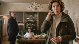 Bibi Fellner (Adele Neuha) und Moritz Eisner (Harald Krassnitzer, li.) befragen Gustav Langer (Christian Strasser).