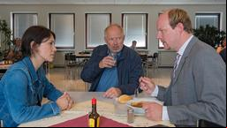 Borowski (Axel Milberg, Mitte) und Brandt (Sibel Kekilli, li.) mit dem Personalchef (Stephan A. Tölle, re.). 