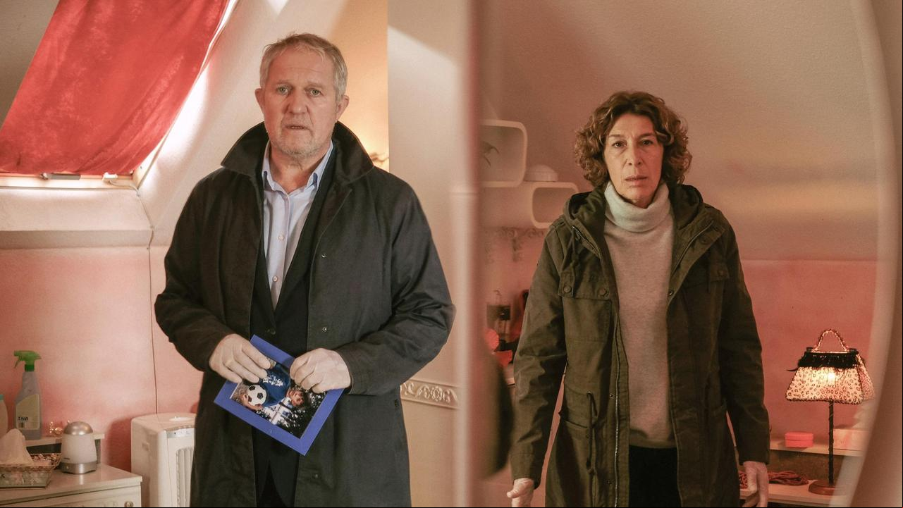 Moritz Eisner (Harald Krassnitzer) und Bibi Fellner (Adele Neuha) wird der Fund einer Toten in einer trostlosen Wohngegend gemeldet. Indizien deuten darauf hin, dass die Frau als Prostituierte gearbeitet und dass sie ein Kind hatte. Doch das Kinderzimmer ist verwaist, von dem Kind, einem zehnjährigen Jungen, fehlt jede Spur.