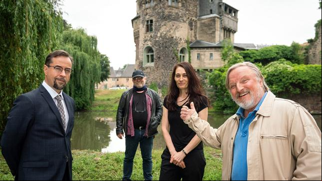 Bild: WDR/Thomas Kost Die Dreharbeiten zum neuen Münster-"Tatort: Es lebe der König!" laufen: Jan Josef Liefers, Andreas Höfer (Kamera), Buket Alakuş (Regie) und Axel Prahl (v.l.n.r)