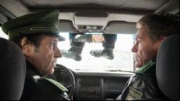Hubert und Staller fahren durch die Waschstraße