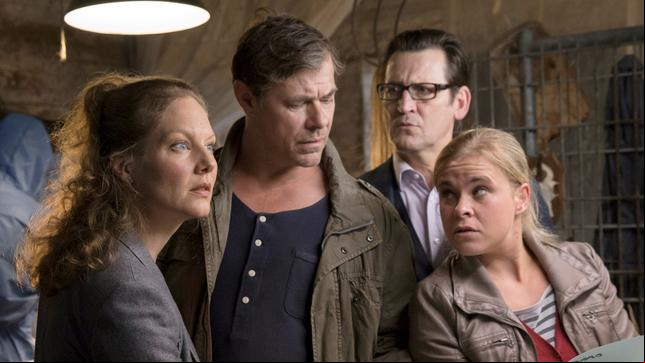Bild: ARD/Georges Pauly Morden im Norden: lke Rasmussen (Tessa Mittelstaedt), die Kommissare Finn Kiesewetter (Sven Martinek), Lars Englen (Ingo Naujoks) und Sandra Schwartenbeck (Marie-Luise Schramm) durchschauen den Plan des Täters.