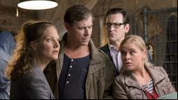 Morden im Norden: lke Rasmussen (Tessa Mittelstaedt), die Kommissare Finn Kiesewetter (Sven Martinek), Lars Englen (Ingo Naujoks) und Sandra Schwartenbeck (Marie-Luise Schramm) durchschauen den Plan des Täters.