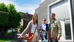 Lars (Ingo Naujoks) und Finn (Sven Martinek) konfrontieren Lilly Höven (Pauline Rénevier) mit ihren Erkenntnissen.