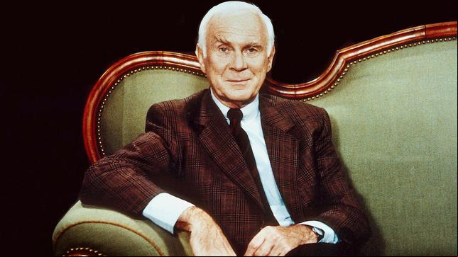 Loriot auf dem Biedemeiersofa