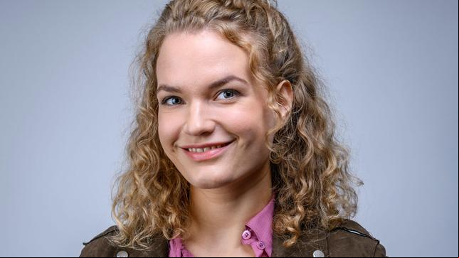 Bild: ARD/Christof Arnold Christina Arends spielt Maja von Thalheim.