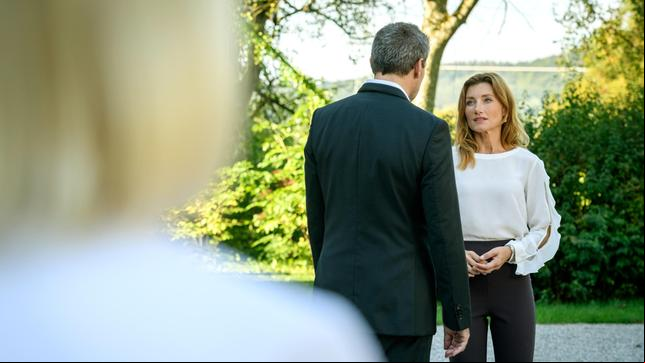 Bild: ARD/WDR/Christof Arnold Alexandra (Daniela Kiefer) ahnt nicht, dass ihre Nähe zu Christoph (Dieter Bach) Markus' Anwältin auffällt.