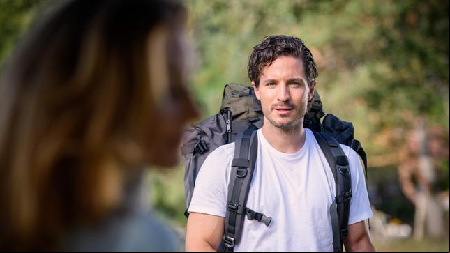 Alexandra (Daniela Kiefer) bekommt einen neuen Verehrer (Milan Marcus)