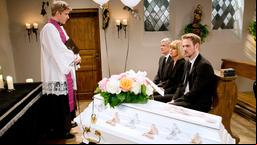 Martin, Leonard, Charlotte und Friedrich in der Kirche