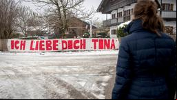 Tina (Christin Balogh) wird mit einem Liebesgeständnis überrascht.